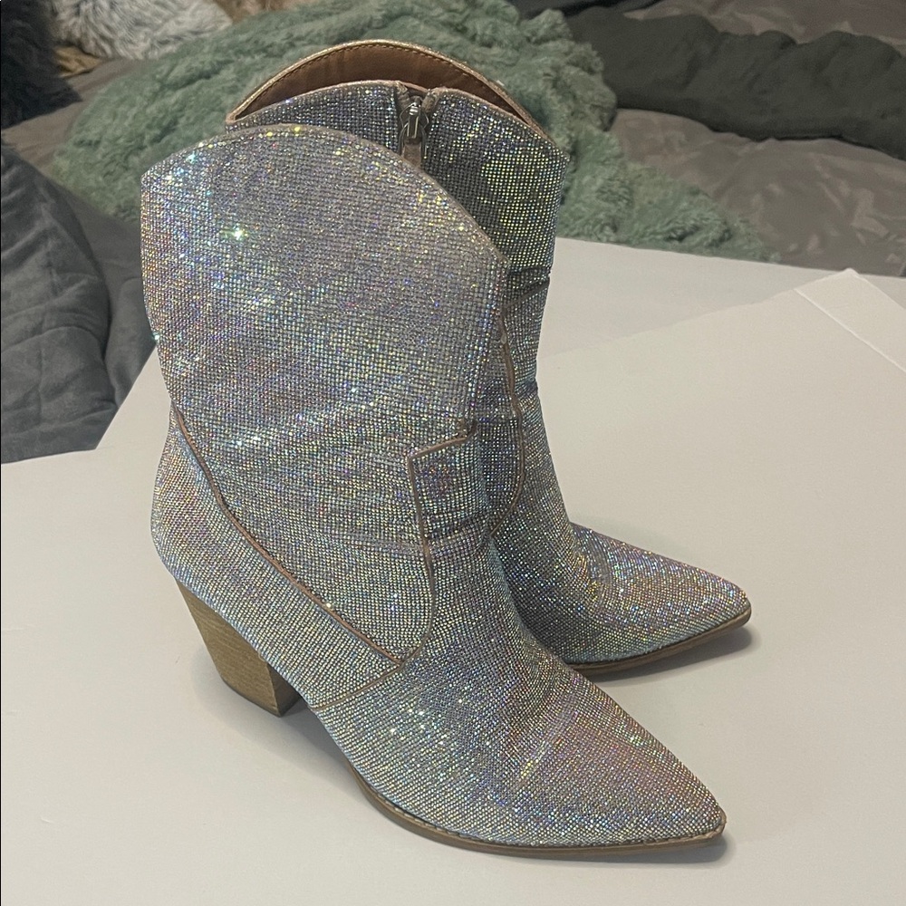 So Fun! Sparkling abs crystals on Women's cowboy Boots -size 8.5